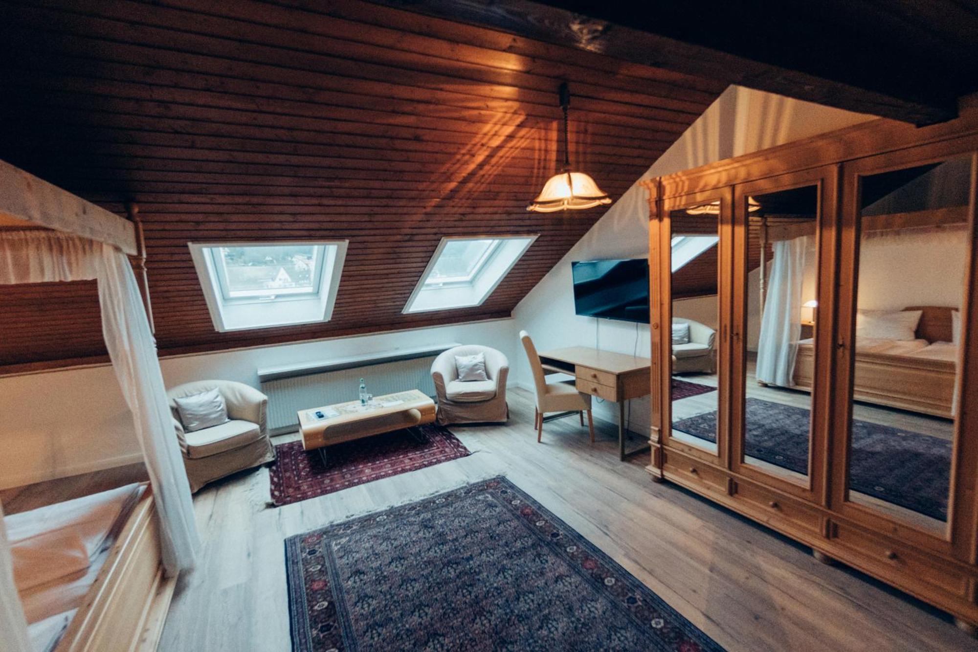 Gasthof Hotel Zur Post Egloffstein Bagian luar foto
