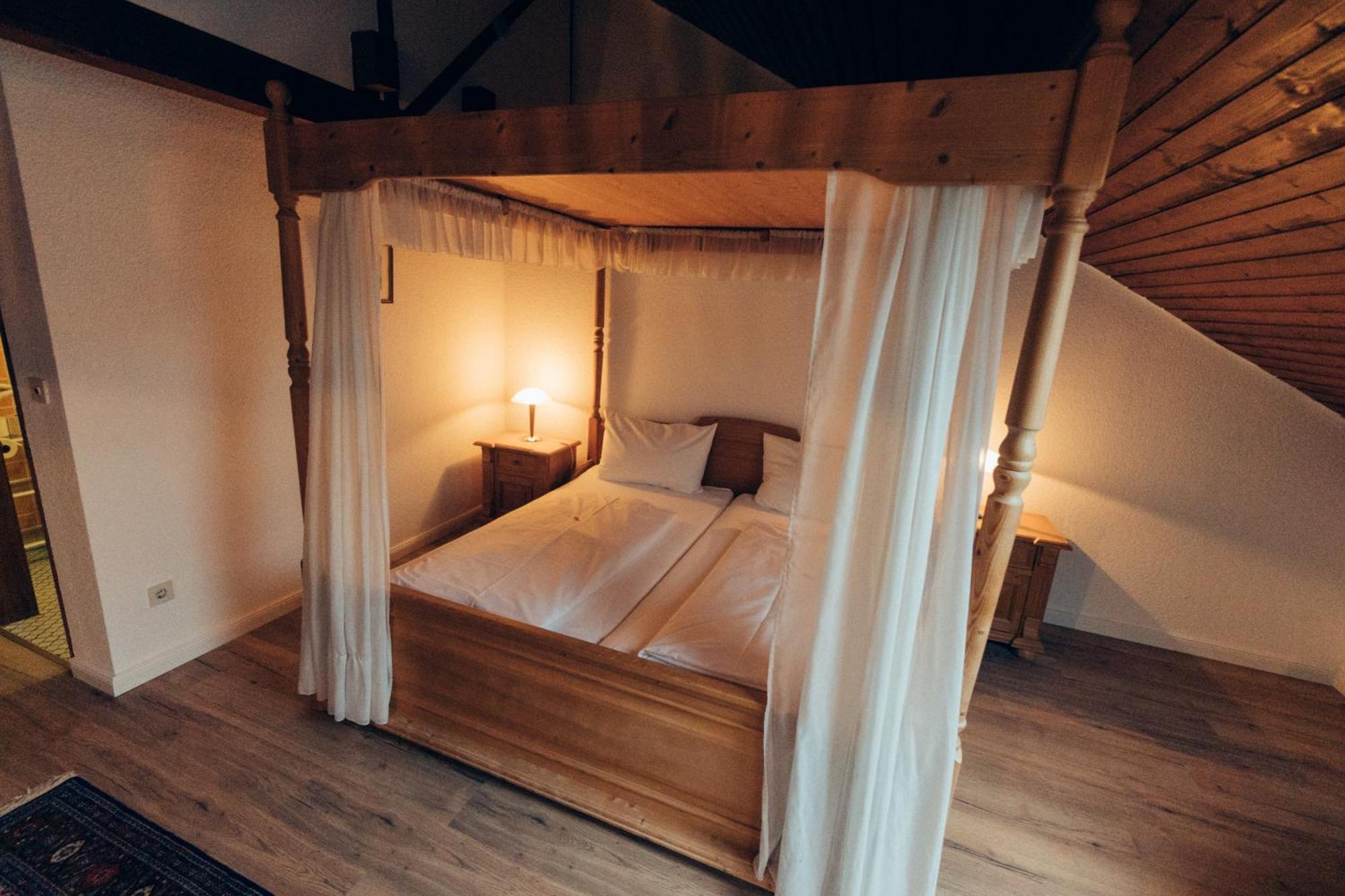 Gasthof Hotel Zur Post Egloffstein Bagian luar foto