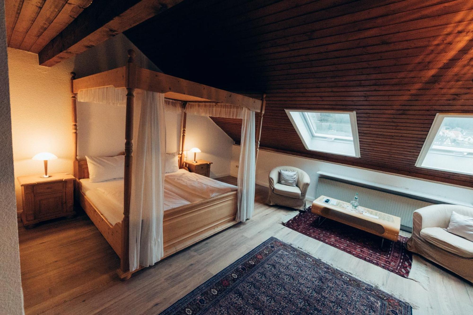 Gasthof Hotel Zur Post Egloffstein Bagian luar foto