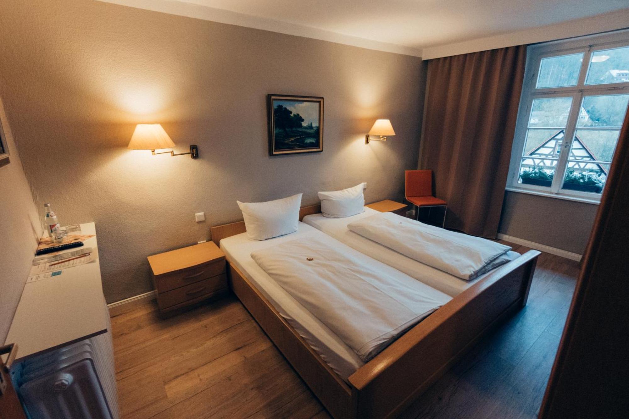 Gasthof Hotel Zur Post Egloffstein Bagian luar foto